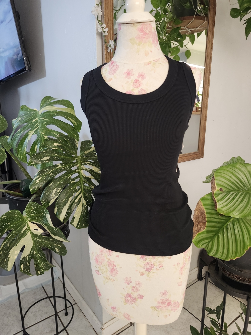 Universal Thread Black Ribbed Muscle Tank - Women's